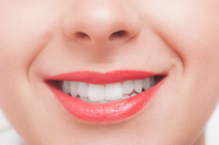 笑顔の白い歯